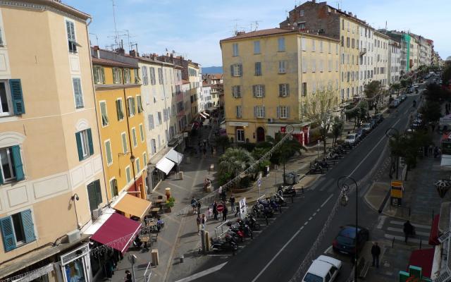 Local commercial ajaccio