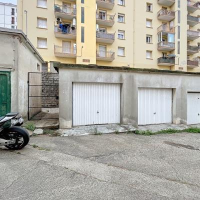 Garage fermé à louer secteur Saint Jean à Ajaccio