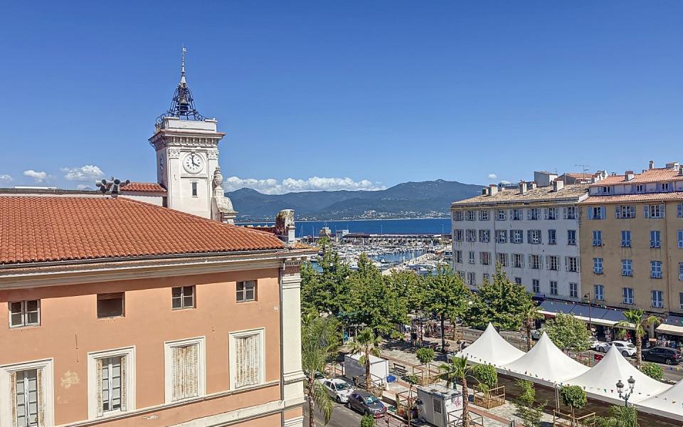 F3 à louer secteur place de la mairie à Ajaccio