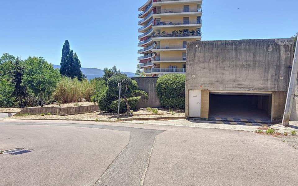 Box fermé à louer secteur Sanguinaires à Ajaccio