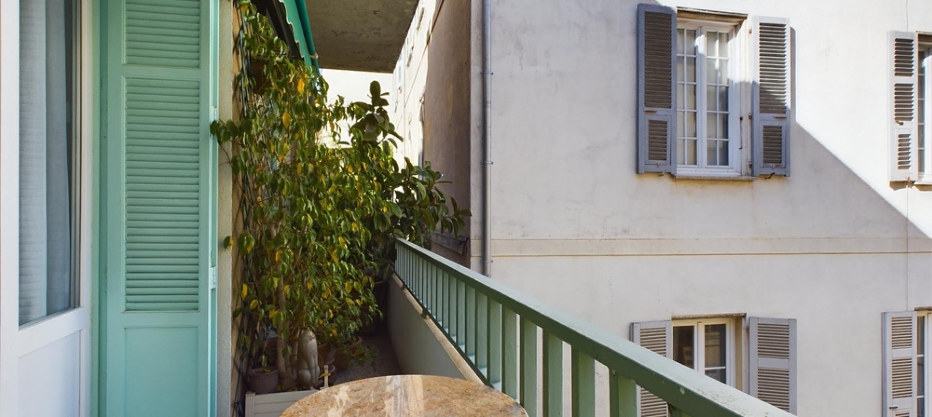 F4 avec balcon à vendre centre d'Ajaccio-Secteur Préfecture