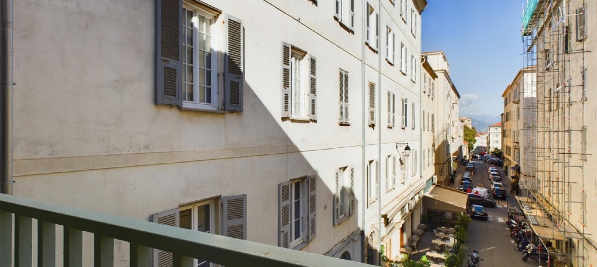 F4 avec balcon à vendre centre d'Ajaccio-Secteur Préfecture