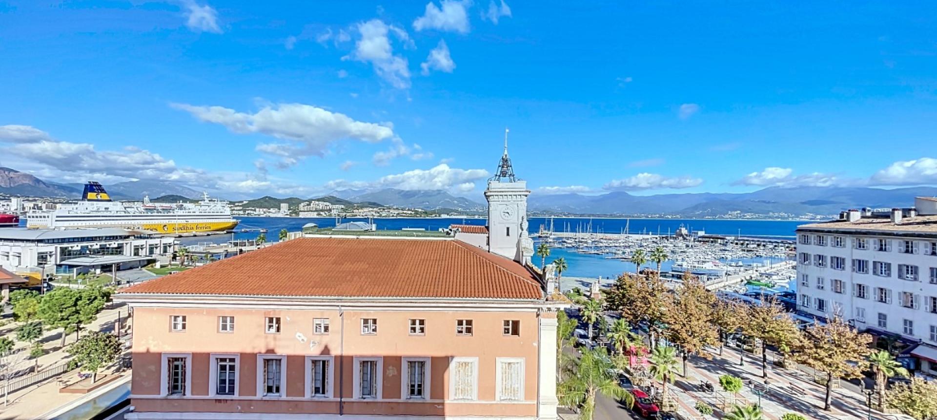 Magnifique F4 à louer place de la mairie à Ajaccio