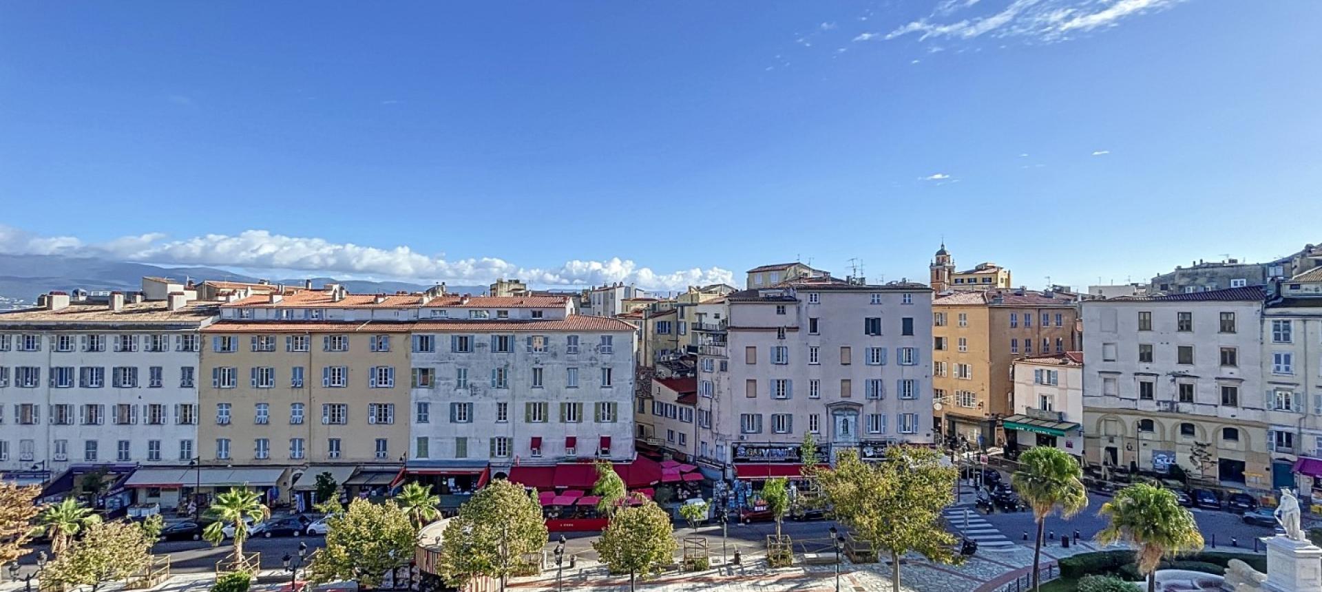 Magnifique F4 à louer place de la mairie à Ajaccio