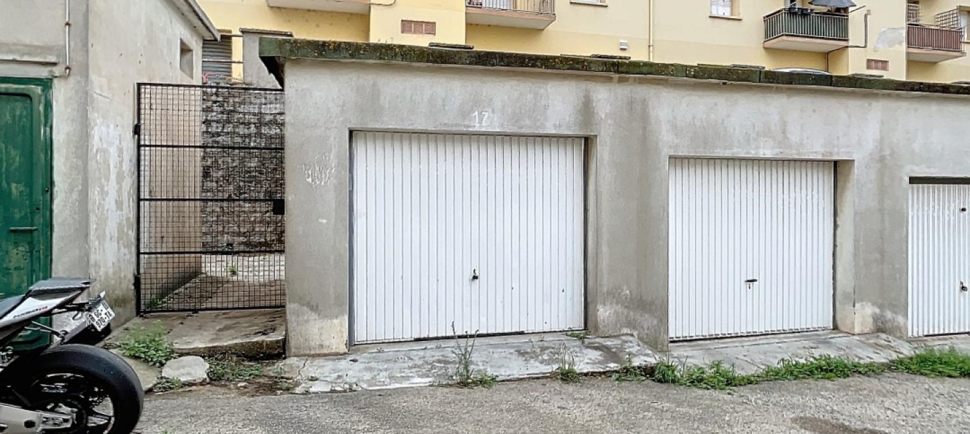 Garage fermé à louer secteur Saint Jean à Ajaccio