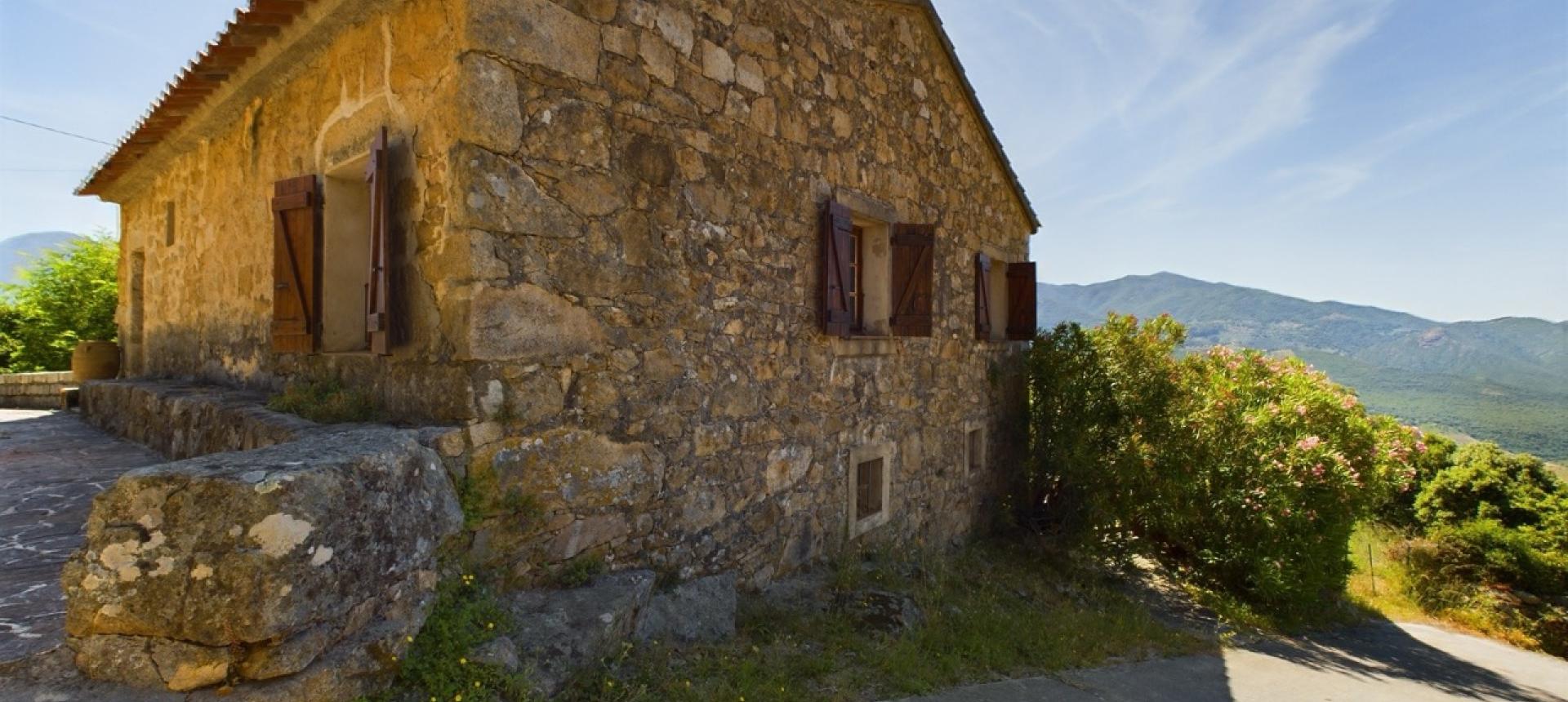 Maison en pierre à vendre à Tavaco près d'Ajaccio